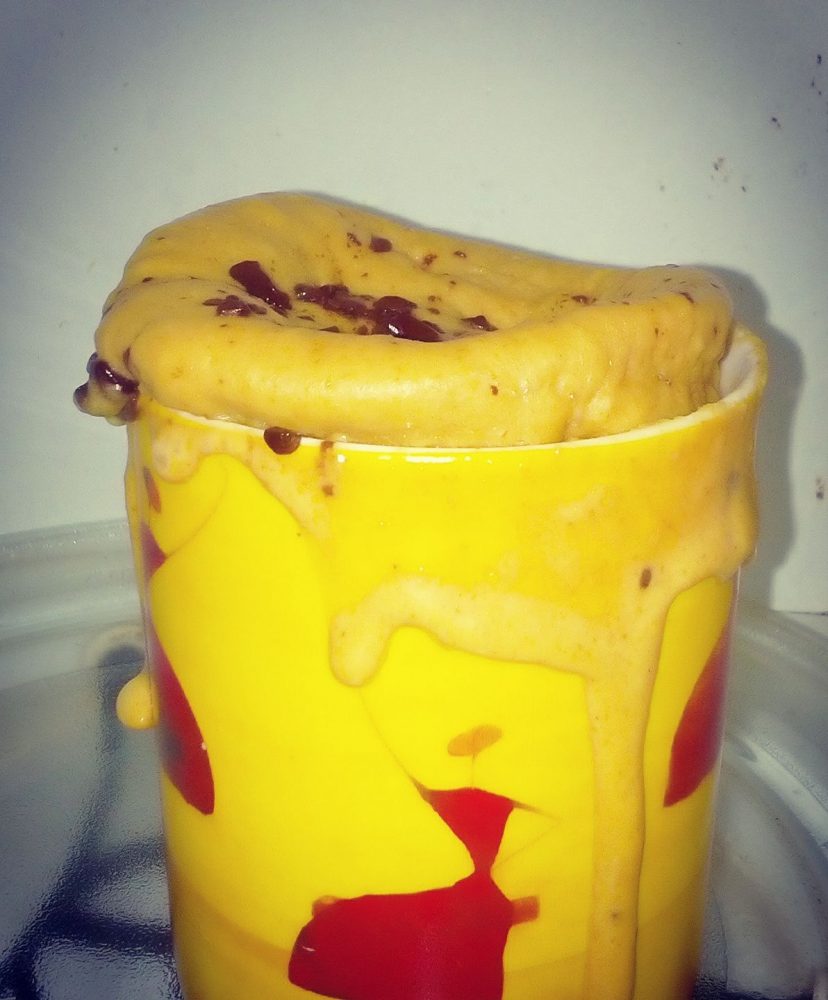 Bolo da caneca fit com manteiga de amendoim