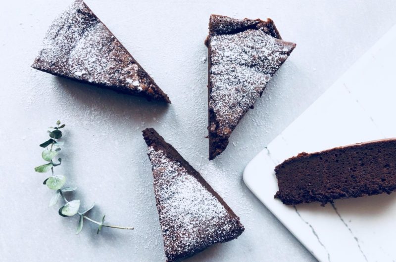 O melhor e mais simples bolo de chocolate de sempre!