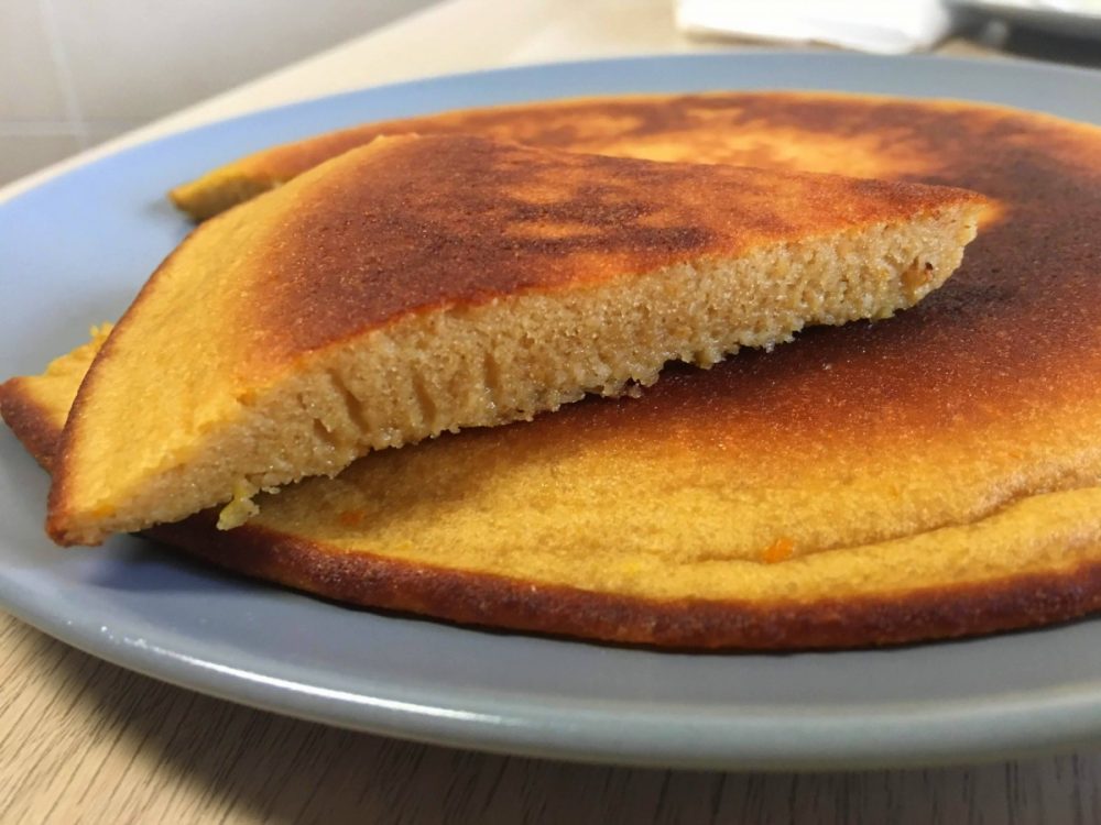Bolo de laranja na frigideira