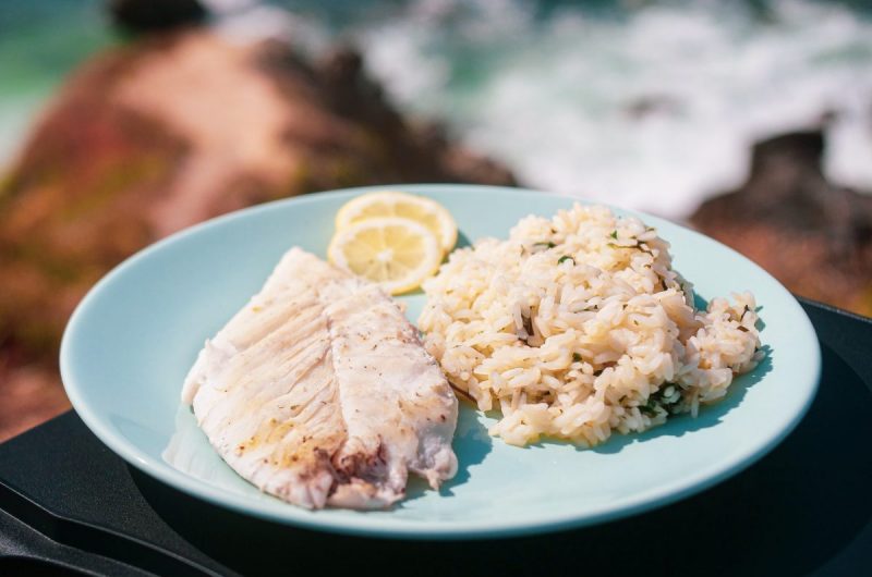 Peixe galo com arroz de coentros
